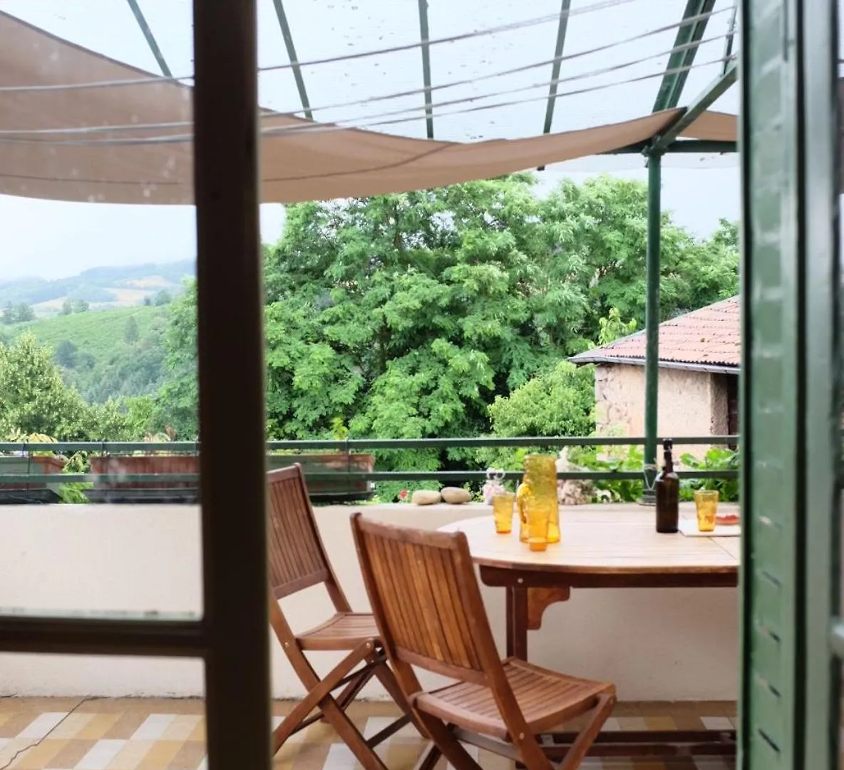 Homestay Hotel Des Touristes A Chatel-Montagne