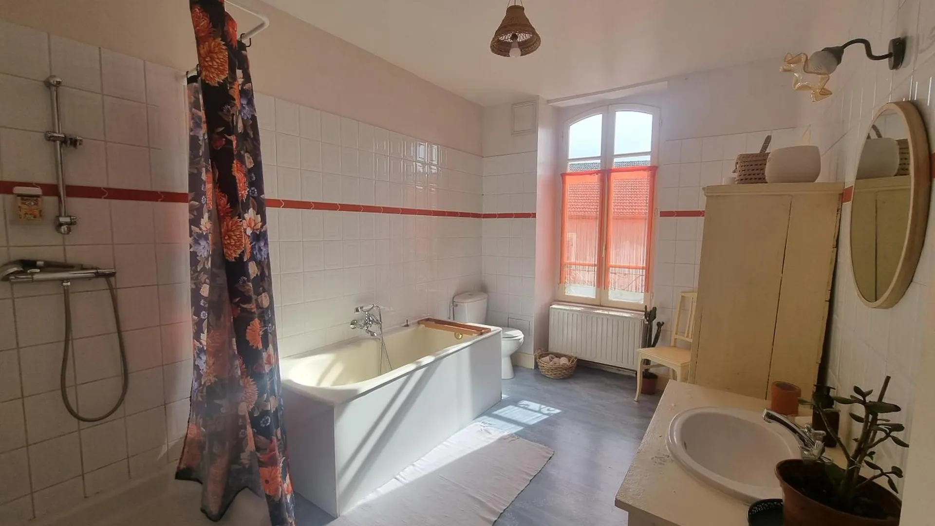 Homestay Hotel Des Touristes A Chatel-Montagne